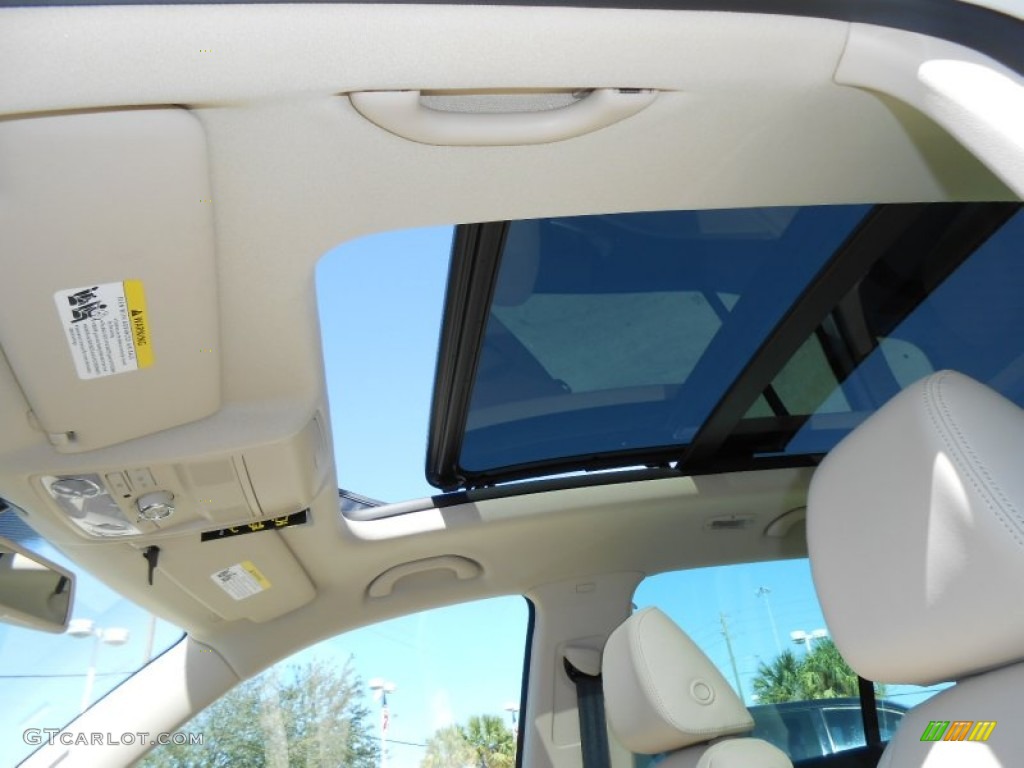 2013 Volkswagen Tiguan SEL Sunroof Photos