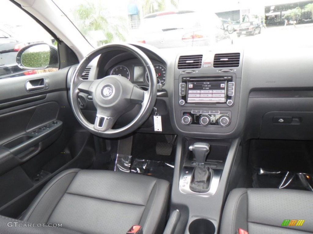 2010 Volkswagen Jetta SE Sedan Titan Black Dashboard Photo #77828181