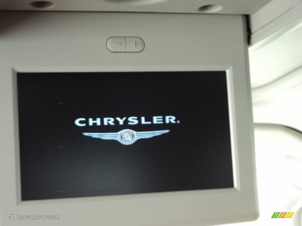 2008 Chrysler Aspen Limited 4WD Entertainment System Photo #77831397