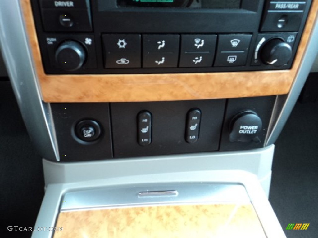 2008 Chrysler Aspen Limited 4WD Controls Photo #77831472