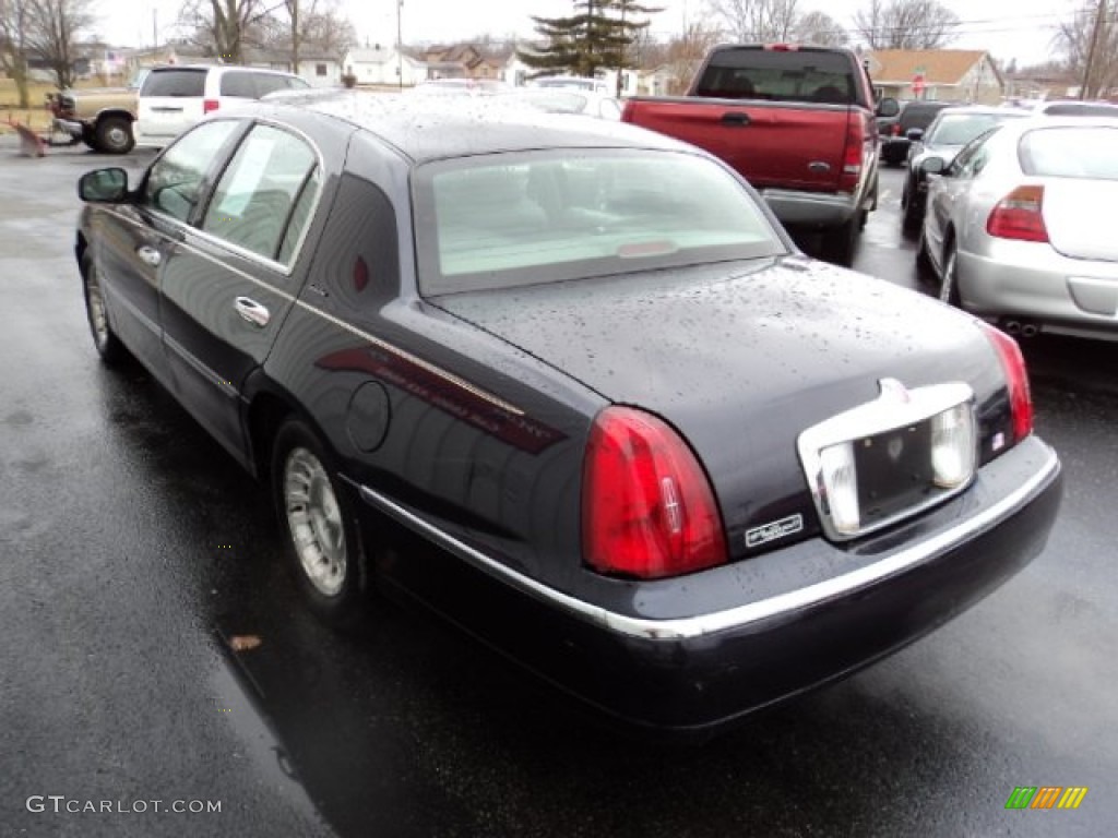 1999 Town Car Executive - Deep Wedgewood Blue Metallic / Light Graphite photo #3