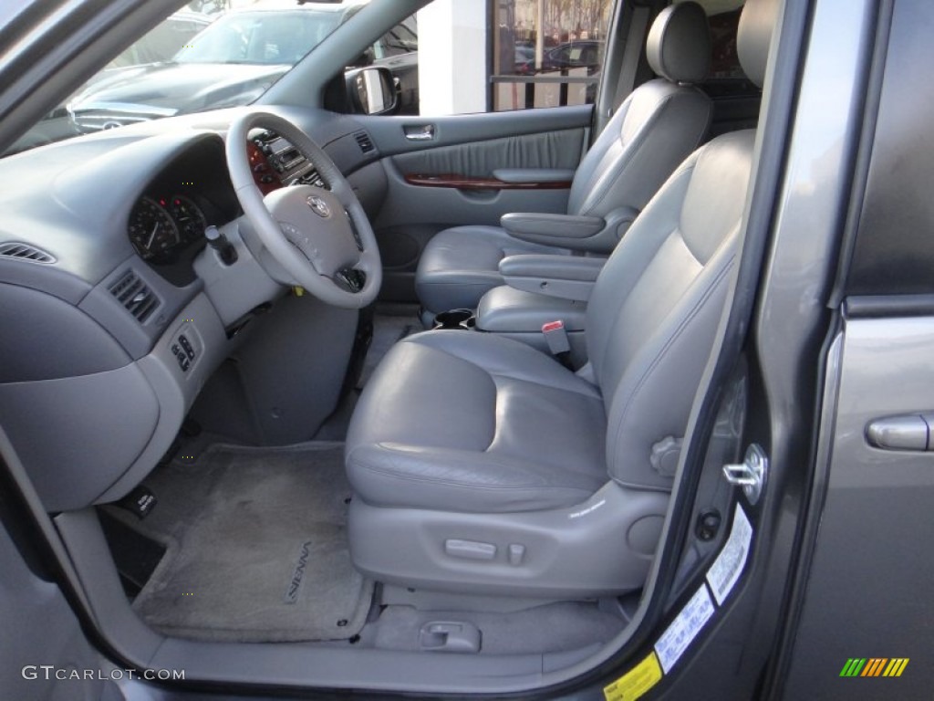 2004 Toyota Sienna XLE Front Seat Photos