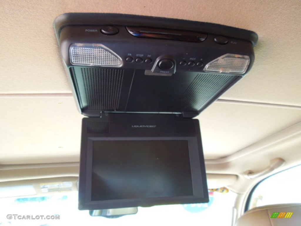 2004 Toyota Sequoia SR5 Entertainment System Photos