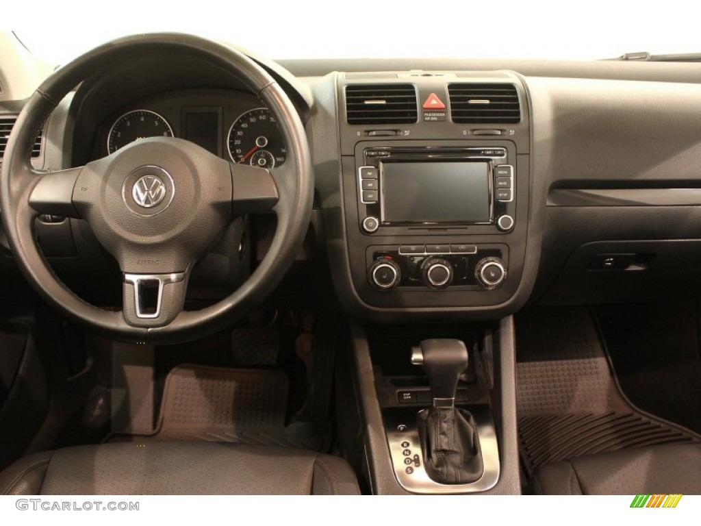 2010 Volkswagen Jetta SE Sedan Titan Black Dashboard Photo #77839428