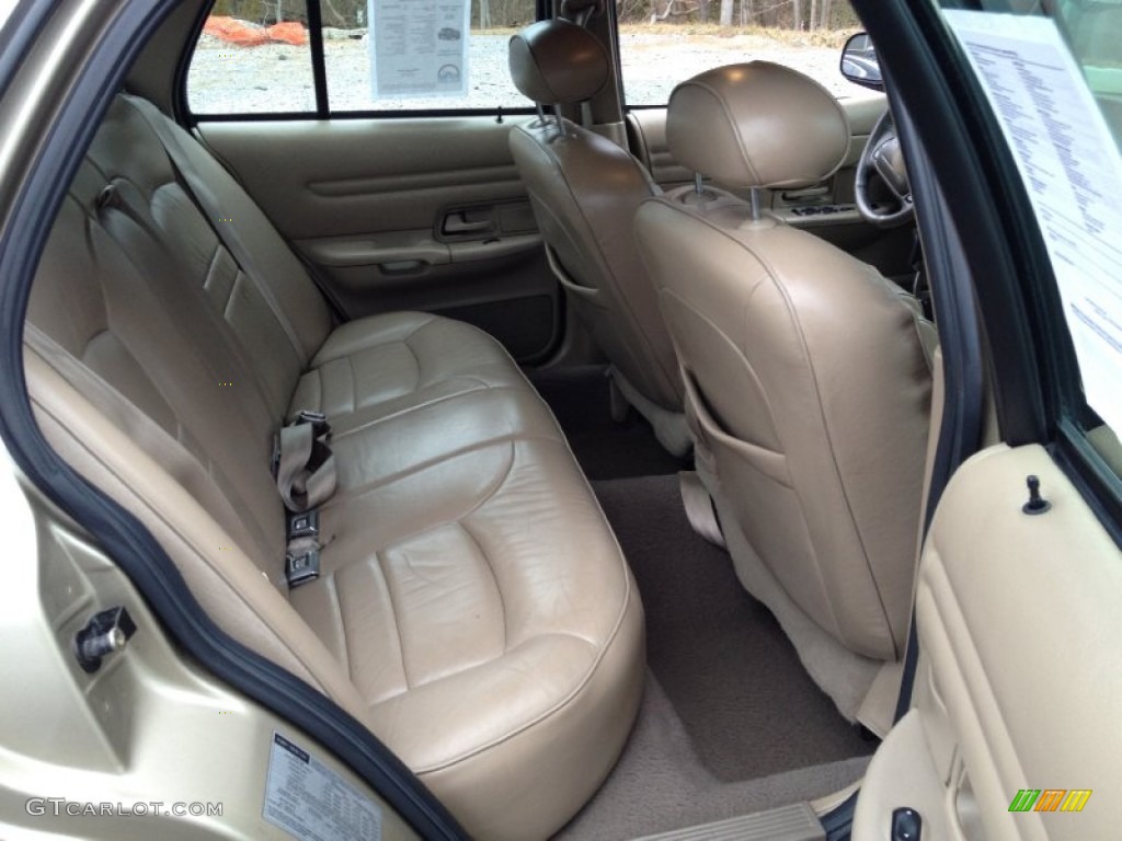 2000 Ford Crown Victoria LX Sedan Rear Seat Photo #77841543