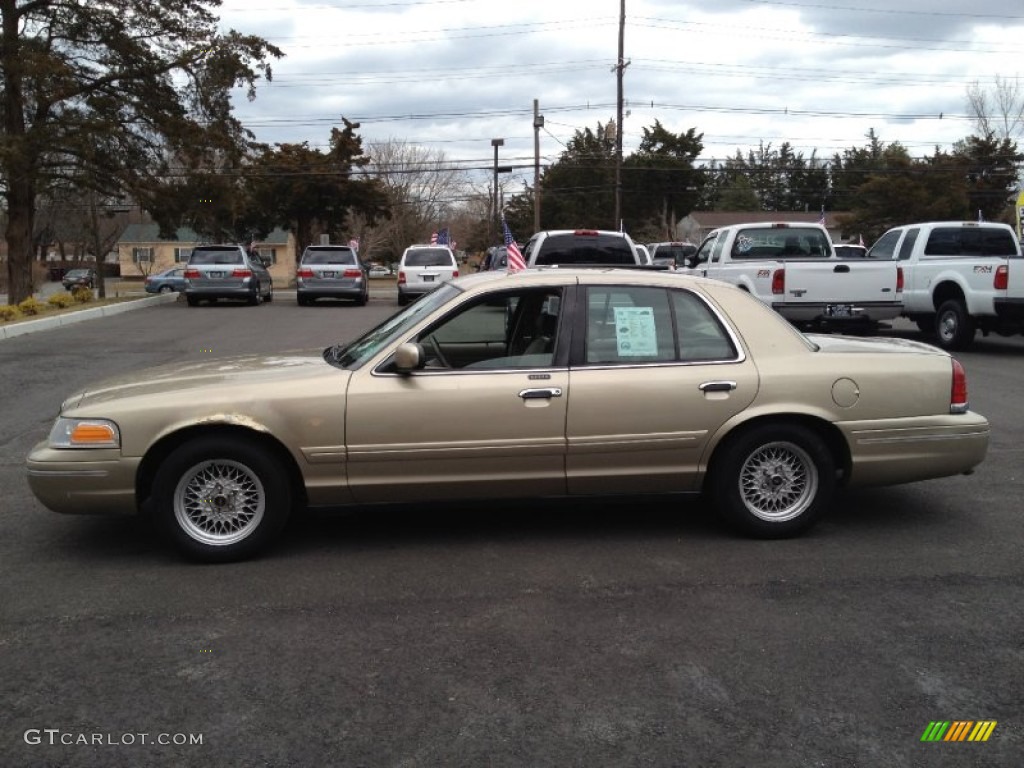 Harvest Gold Metallic 2000 Ford Crown Victoria LX Sedan Exterior Photo #77841688
