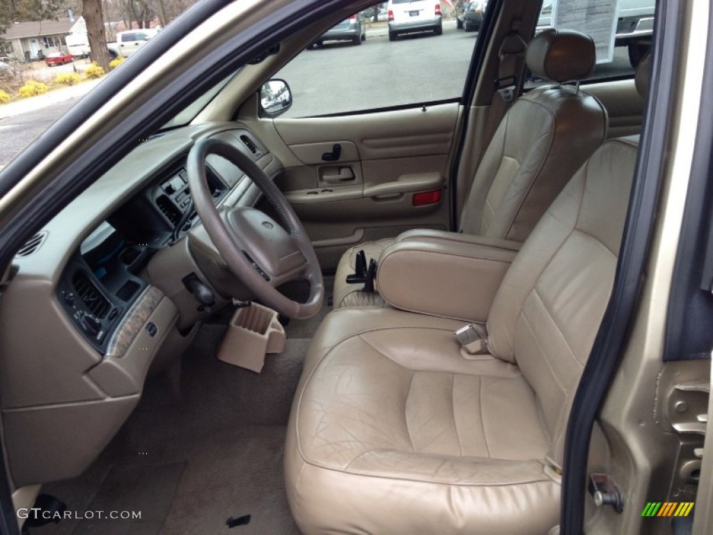 2000 Crown Victoria LX Sedan - Harvest Gold Metallic / Medium Parchment photo #23