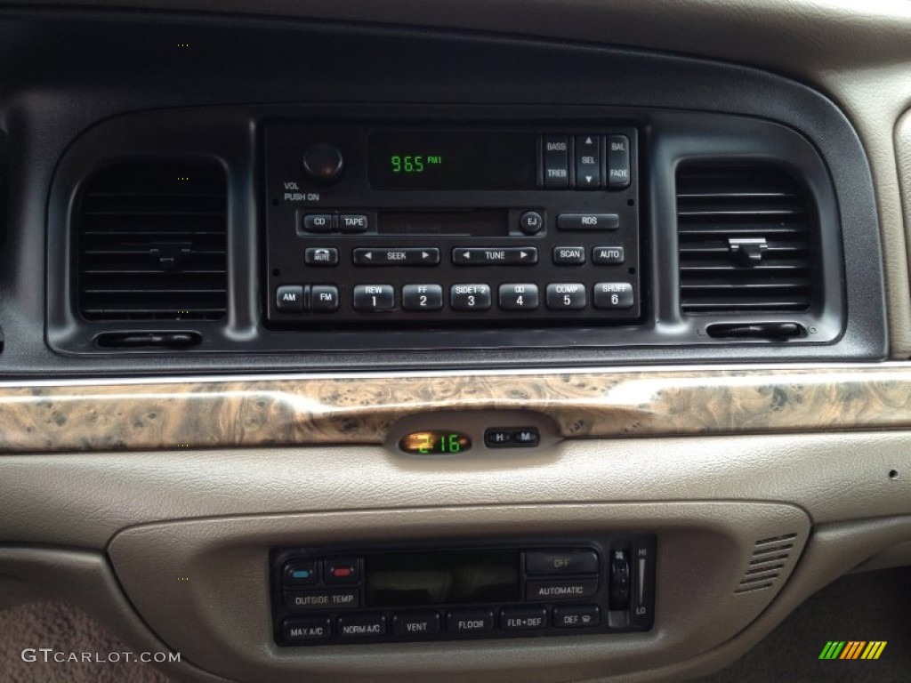 2000 Ford Crown Victoria LX Sedan Controls Photo #77841874