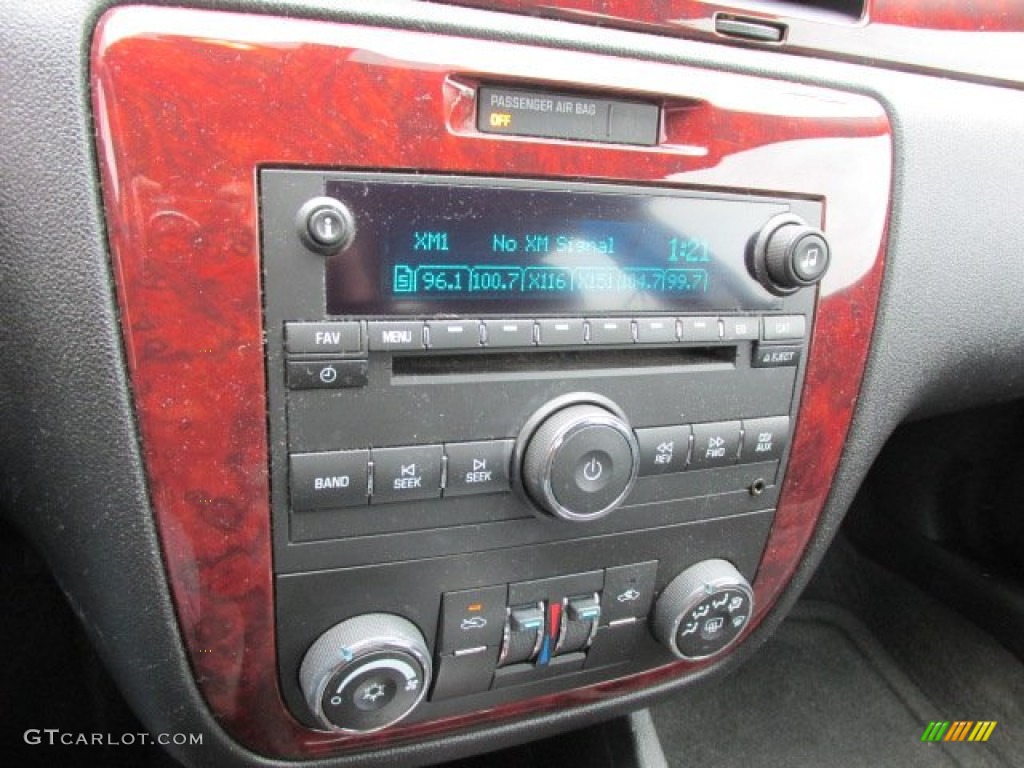 2009 Chevrolet Impala LT Controls Photo #77842590