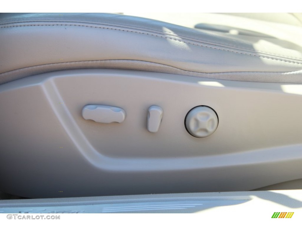 2009 Cadillac DTS Standard DTS Model Controls Photo #77843678