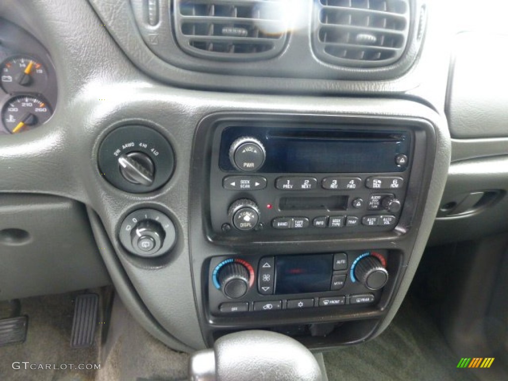 2004 TrailBlazer LS 4x4 - Dark Green Metallic / Dark Pewter photo #13