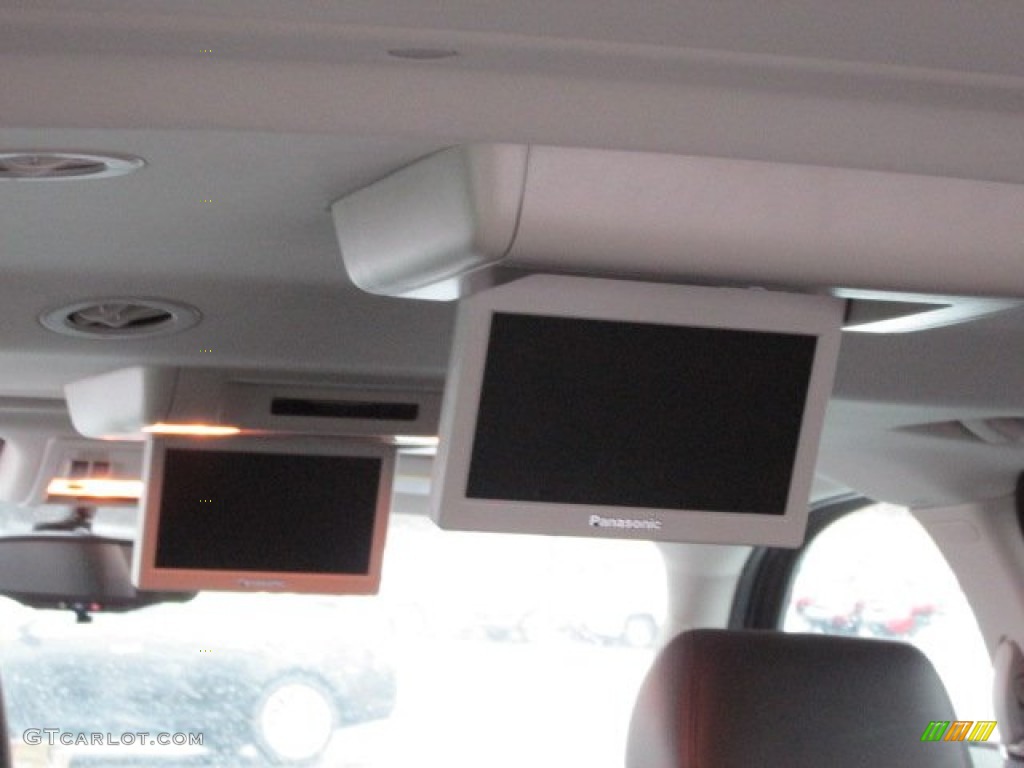 2013 Chevrolet Suburban LT 4x4 Entertainment System Photo #77845356
