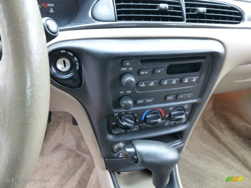 2003 Chevrolet Malibu Sedan Controls Photo #77846908