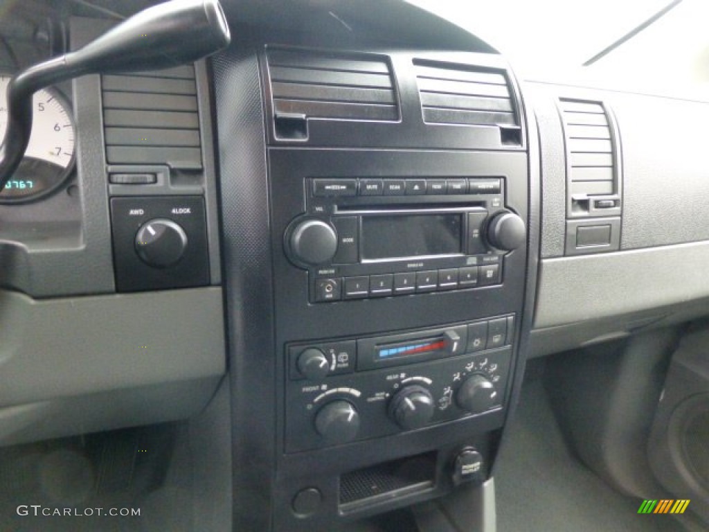 2006 Dodge Durango SXT 4x4 Controls Photos