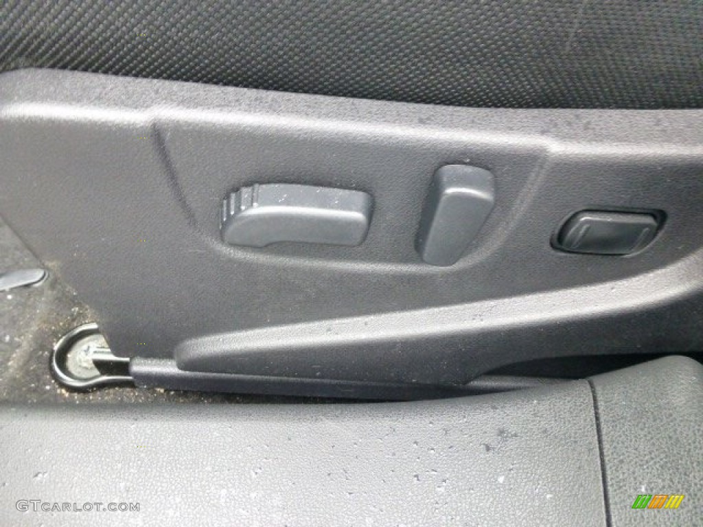 2011 Rogue SV AWD - Platinum Graphite / Black photo #16