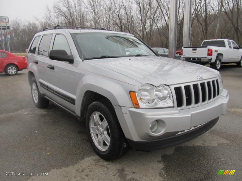 Bright Silver Metallic 2005 Jeep Grand Cherokee Laredo 4x4 Exterior Photo #77848870