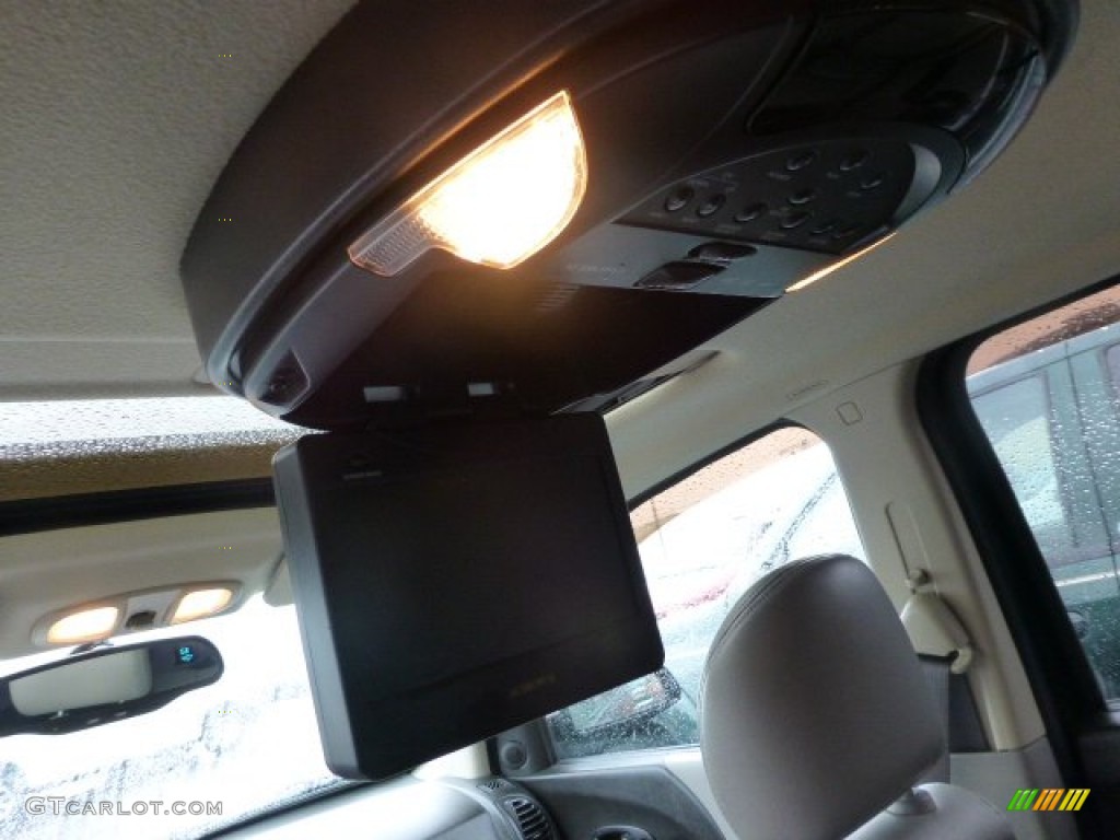 2004 Saturn VUE V6 AWD Entertainment System Photos