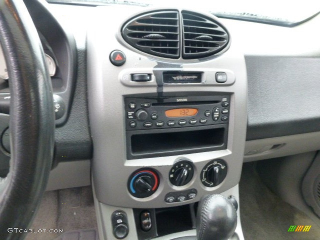 2004 Saturn VUE V6 AWD Controls Photos