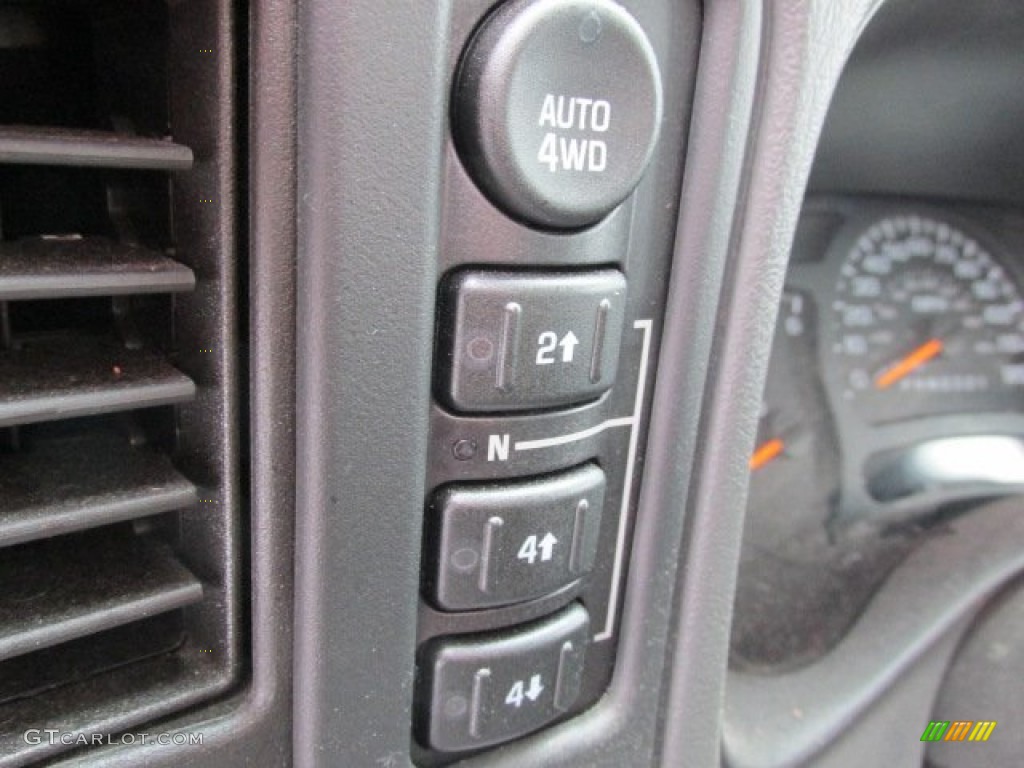 2006 Chevrolet Silverado 1500 Z71 Extended Cab 4x4 Controls Photo #77850505