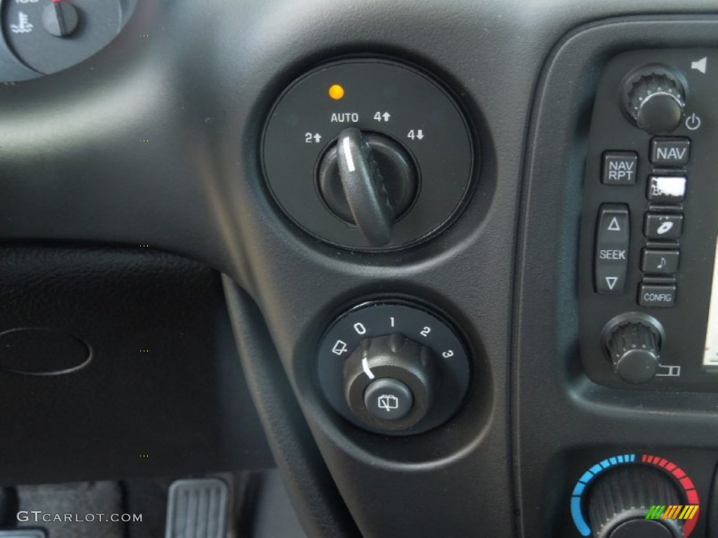 2008 Chevrolet TrailBlazer LT 4x4 Controls Photo #77850804