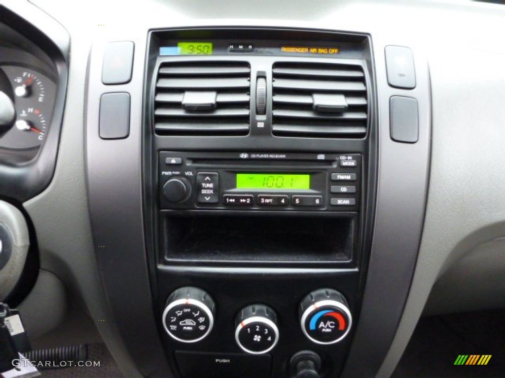2007 Hyundai Tucson GLS Controls Photos