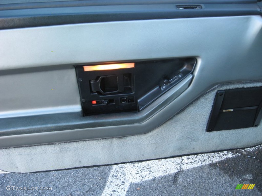 1984 Chevrolet Corvette Coupe Medium Gray Door Panel Photo #77854906