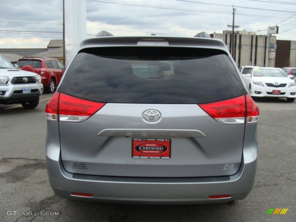 2011 Sienna XLE AWD - Silver Sky Metallic / Light Gray photo #5