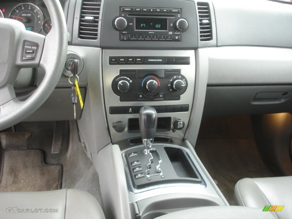 2007 Jeep Grand Cherokee Laredo Controls Photo #77857200