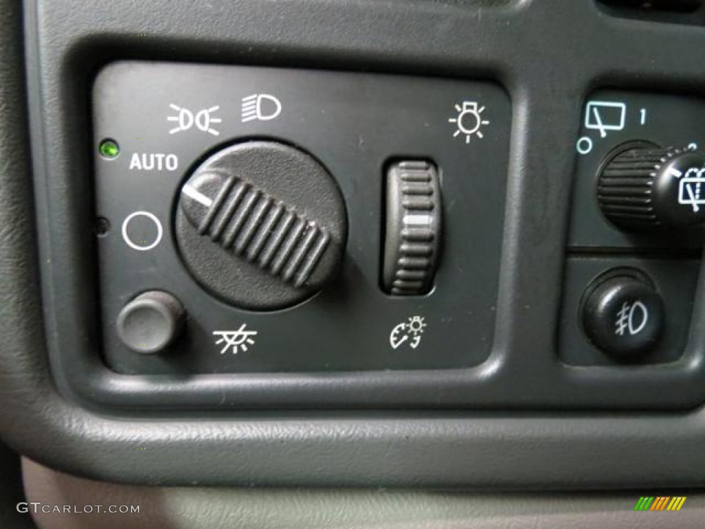 2003 Chevrolet Suburban 1500 Z71 4x4 Controls Photo #77858564