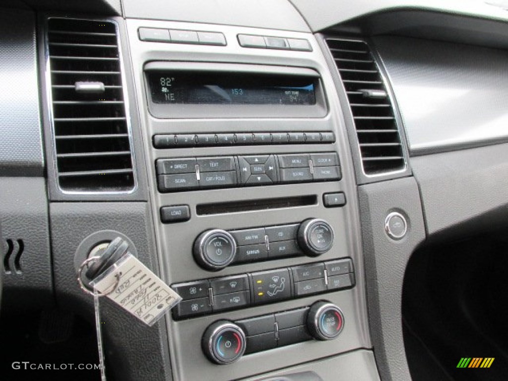2011 Ford Taurus SEL Controls Photo #77859776