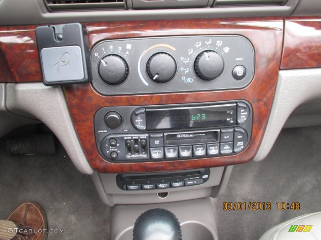 2001 Chrysler Sebring LXi Convertible Controls Photos