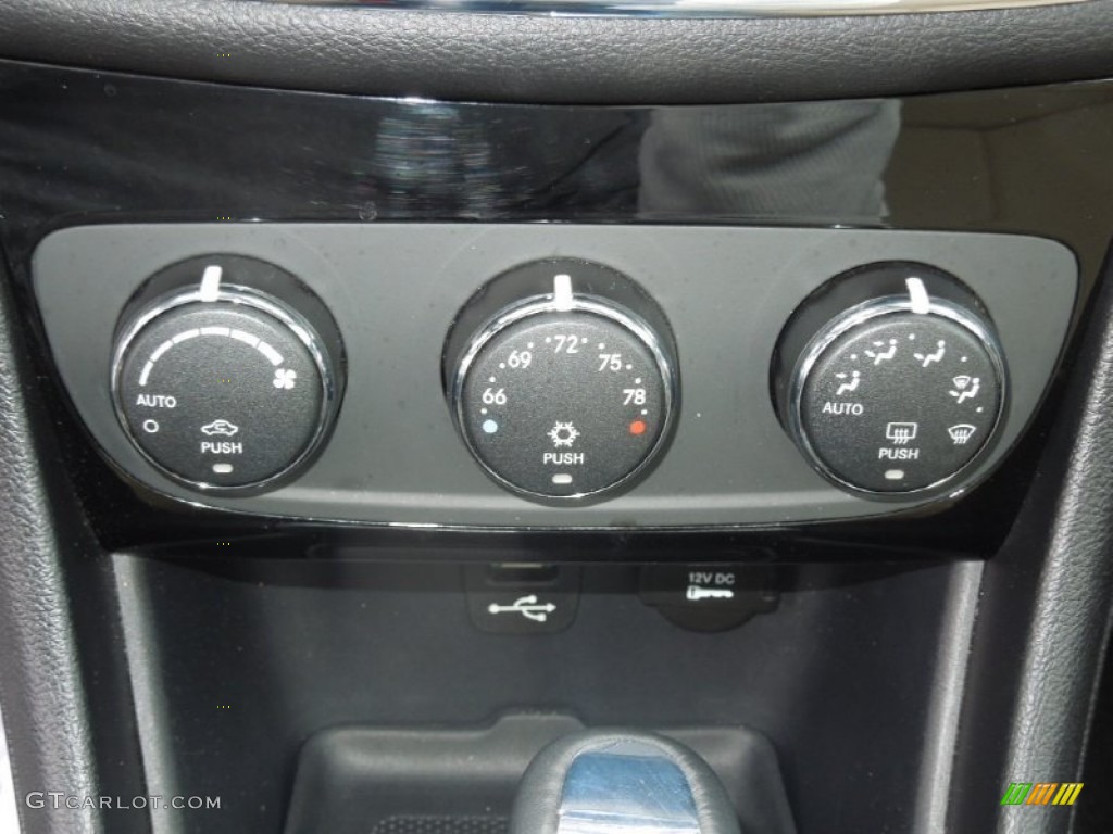 2011 Chrysler 200 Limited Controls Photos