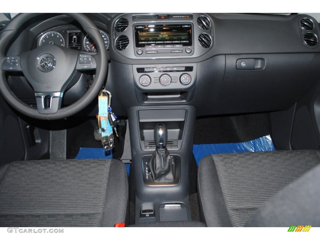 2013 Volkswagen Tiguan S Black Dashboard Photo #77869373