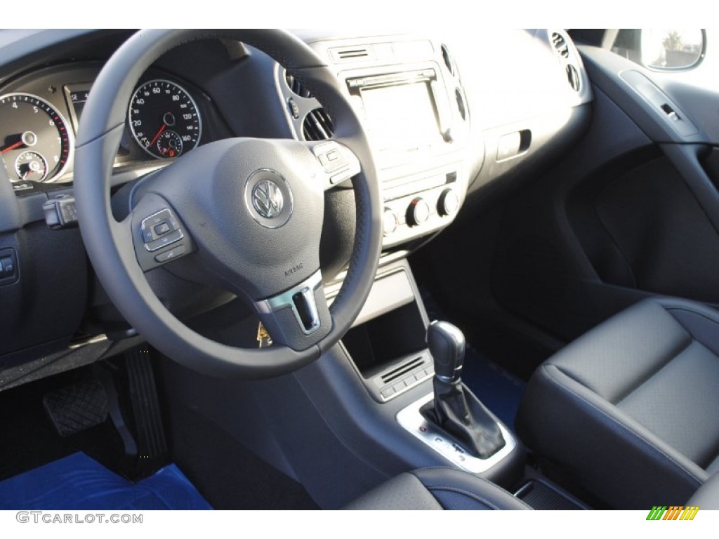 2013 Tiguan SE - Deep Black Metallic / Black photo #10