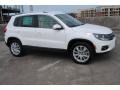 Candy White - Tiguan SE Photo No. 9