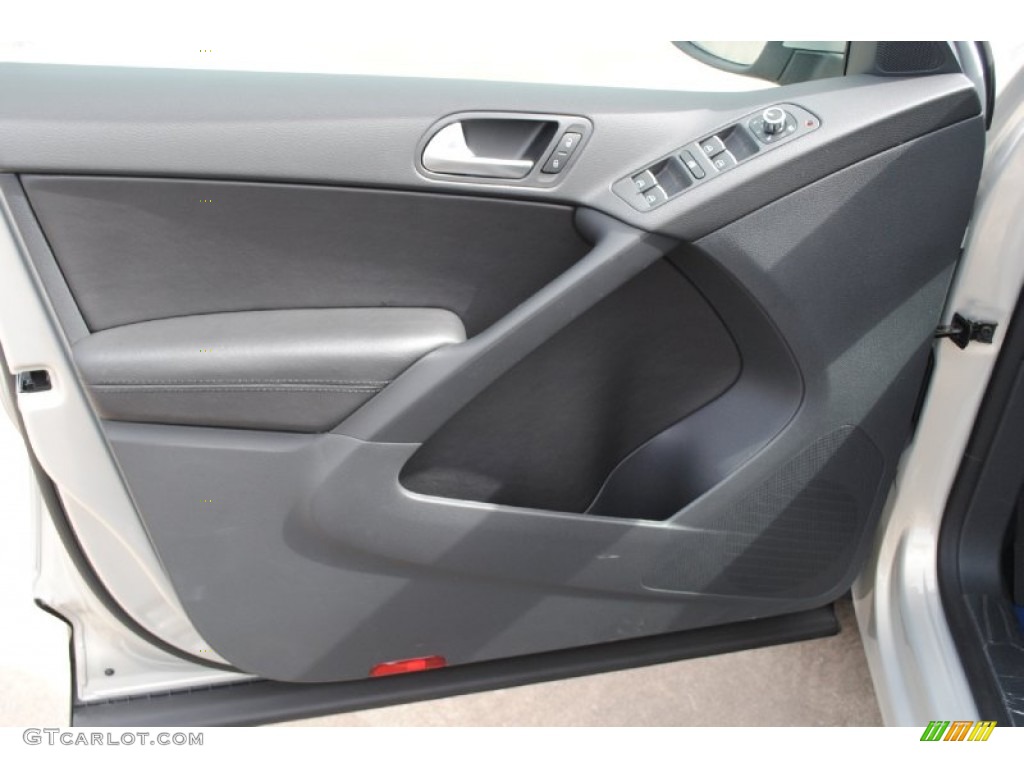 2013 Volkswagen Tiguan SE Door Panel Photos