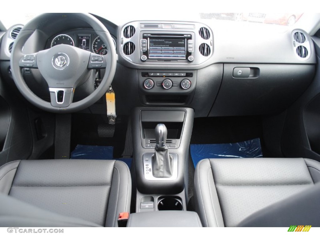 2013 Volkswagen Tiguan SE Black Dashboard Photo #77872137