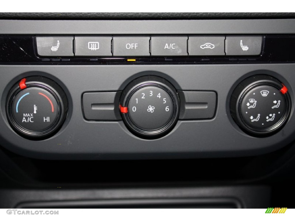 2013 Volkswagen Tiguan SE Controls Photo #77872668