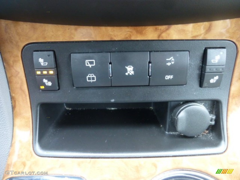 2011 Buick Enclave CXL AWD Controls Photo #77873664