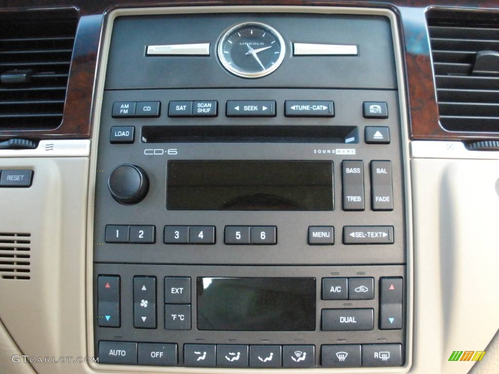 2007 Town Car Signature Limited - Silver Birch Metallic / Light Camel photo #8