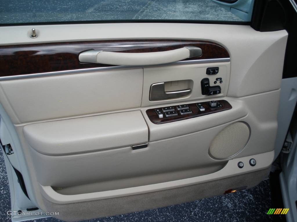 2007 Town Car Signature Limited - Silver Birch Metallic / Light Camel photo #9
