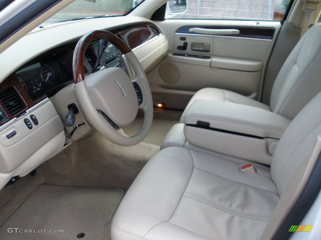 2007 Town Car Signature Limited - Silver Birch Metallic / Light Camel photo #10
