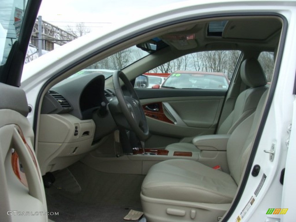 Bisque Interior 2011 Toyota Camry XLE Photo #77882740