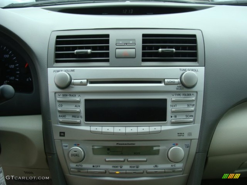 2011 Toyota Camry XLE Controls Photo #77882810
