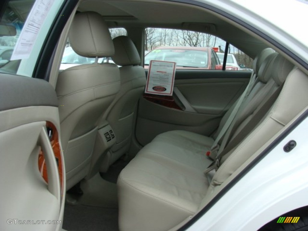 Bisque Interior 2011 Toyota Camry XLE Photo #77882843