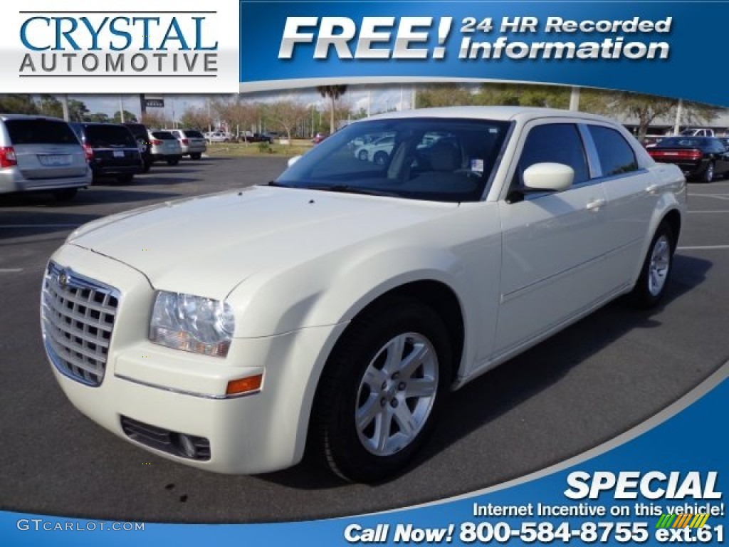 Stone White Chrysler 300