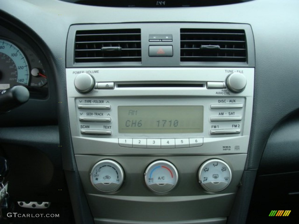 2011 Toyota Camry SE Controls Photo #77884549