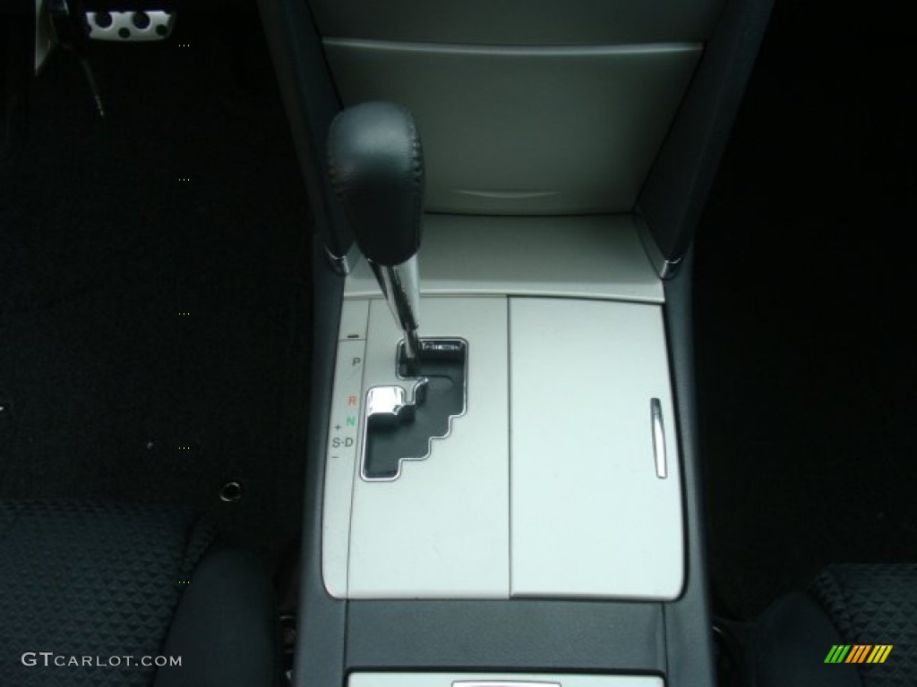 2011 Toyota Camry SE Transmission Photos