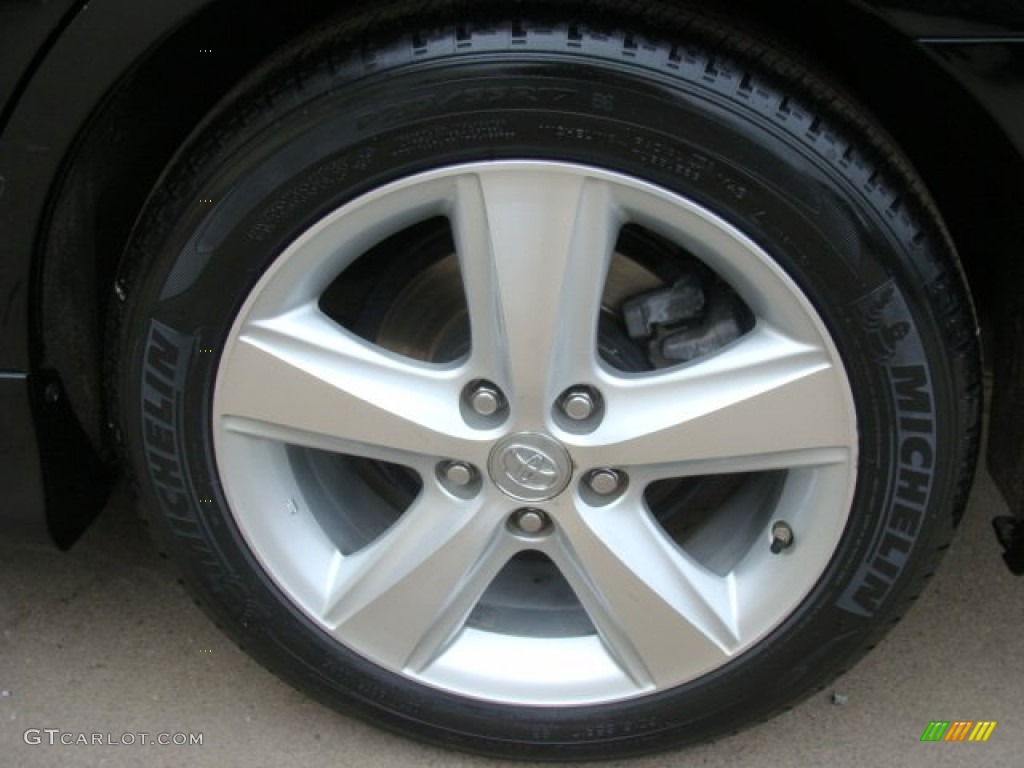 2011 Toyota Camry SE Wheel Photos