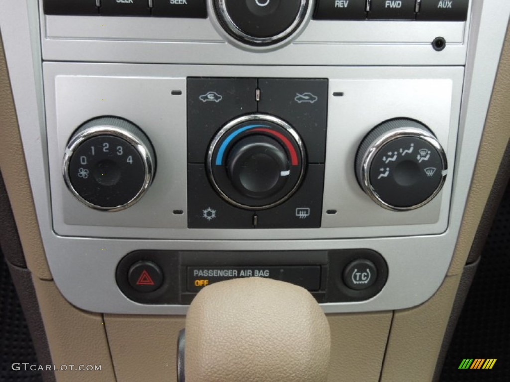2011 Chevrolet Malibu LT Controls Photo #77887251